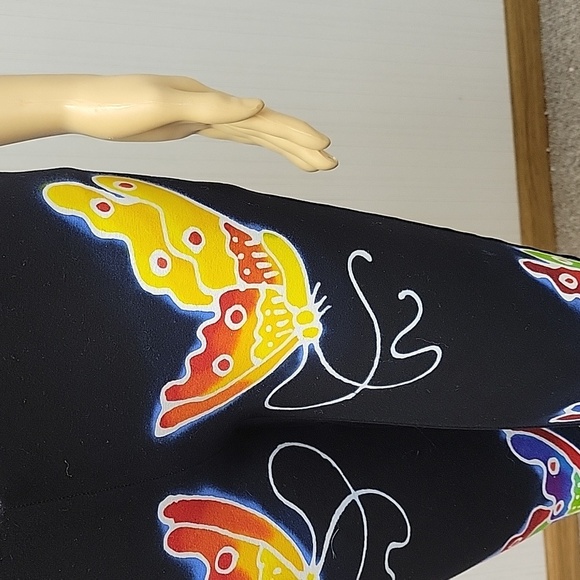 Designs by Naomi artistic yoga pants w/butterflies. Women's medium. Black - Picture 2 of 6